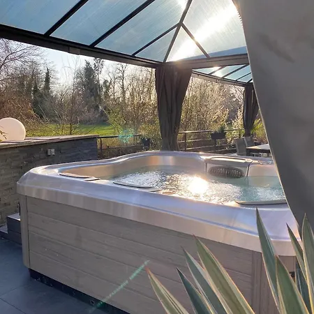Les Rives Des Habsbourg Aparthotel 4*
