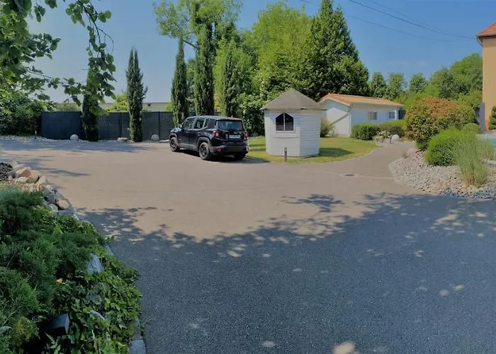 Les Rives Des Habsbourg Aparthotel Ensisheim